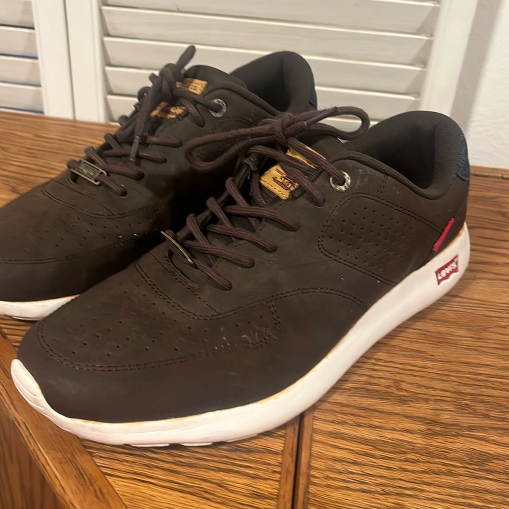 Levi Sneakers